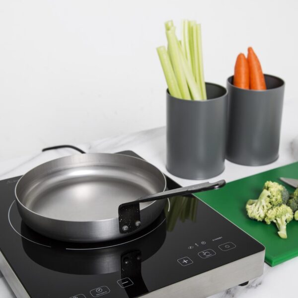 Vogue Carbon Steel Omelette Pan - 200mm 8" - Image 5
