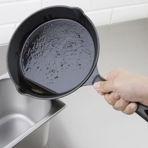 Vogue Round Skillet - 200mm 8" - Image 6